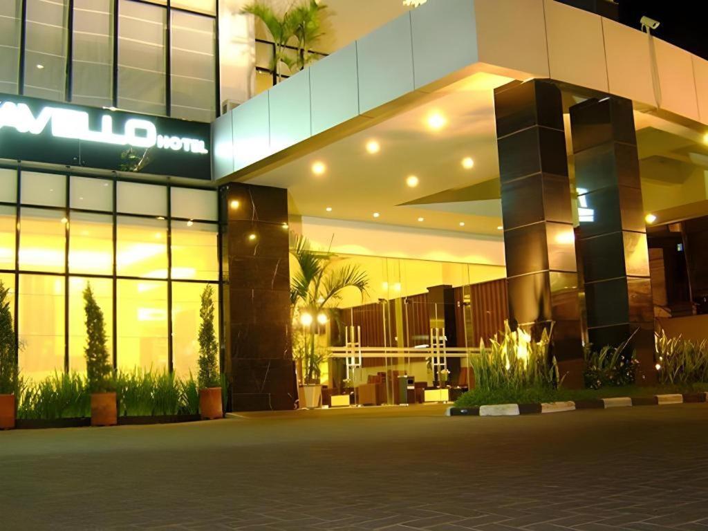 Travello Hotel Manado Exterior foto