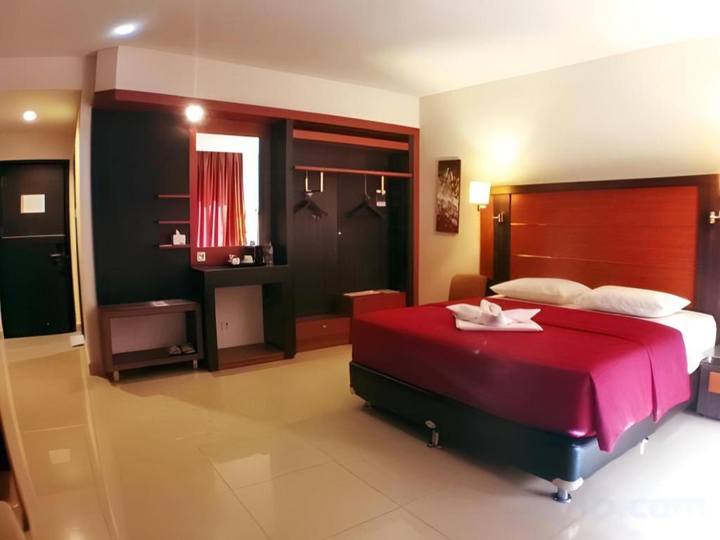 Travello Hotel Manado Exterior foto