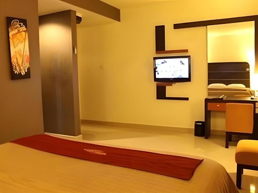 Travello Hotel Manado Exterior foto