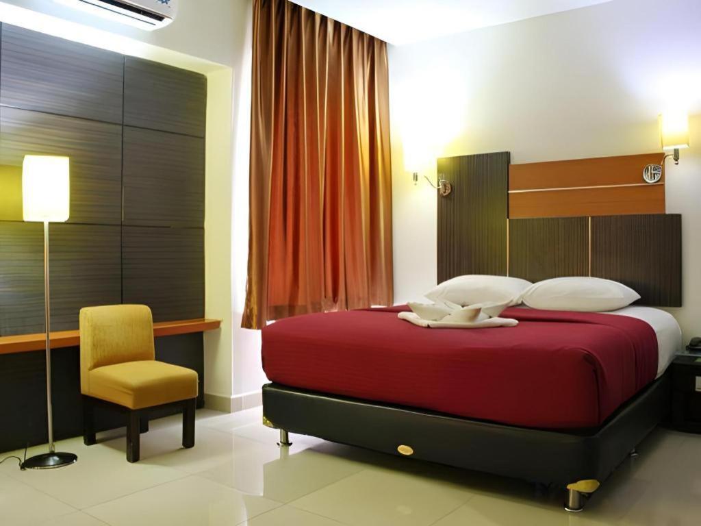 Travello Hotel Manado Exterior foto