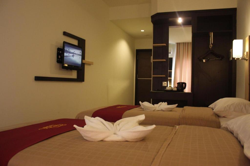 Travello Hotel Manado Exterior foto