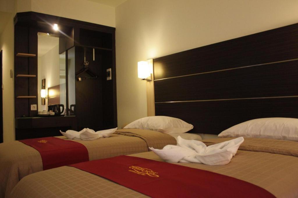 Travello Hotel Manado Exterior foto