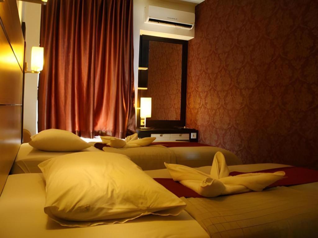 Travello Hotel Manado Exterior foto