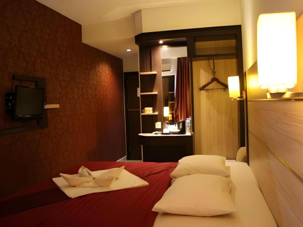 Travello Hotel Manado Exterior foto